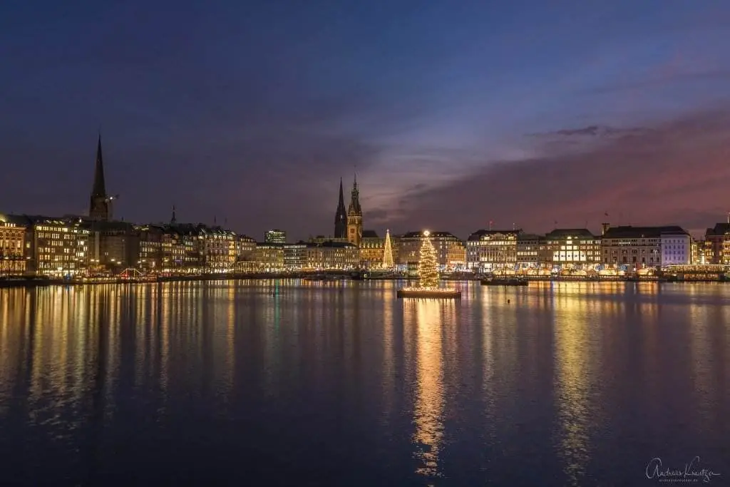 Hamburger Binnenalster mit Alstertanne