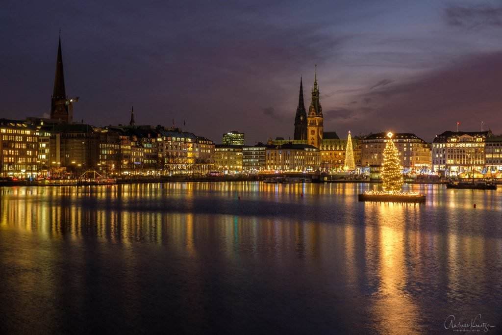 Hamburger Binnenalster zur Weihnachtszeit