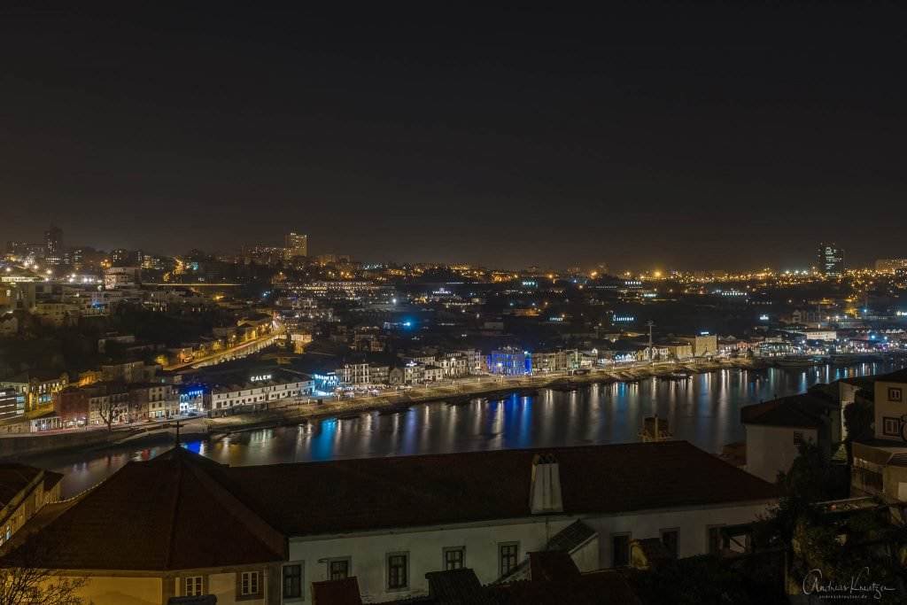 Nächtlicher Blick auf das Portwein Viertel