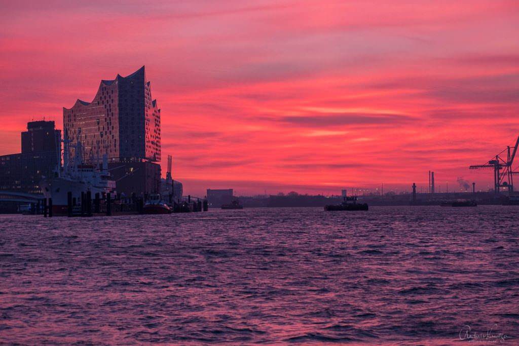 Sonnenaufgang am Hafen