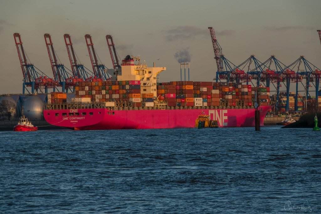 ONE Containerschiff