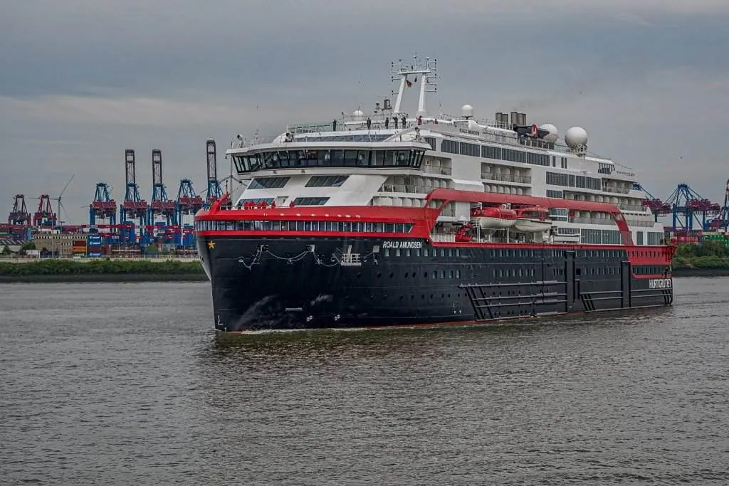 MS Roald Amundsen