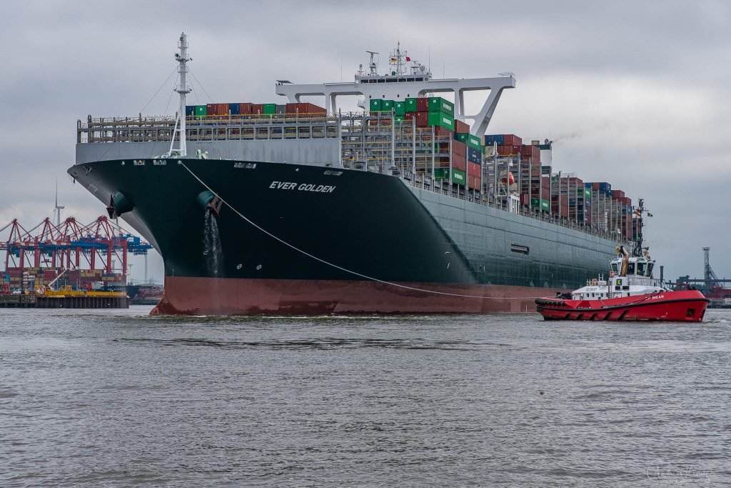 Containerschiff Ever Golden