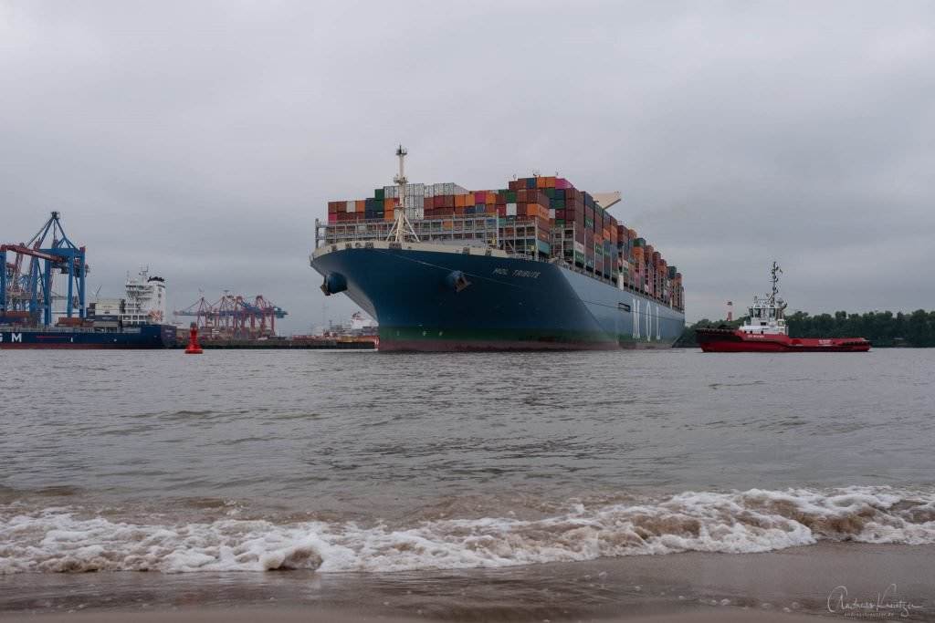 Containerschiff Mol Tribute