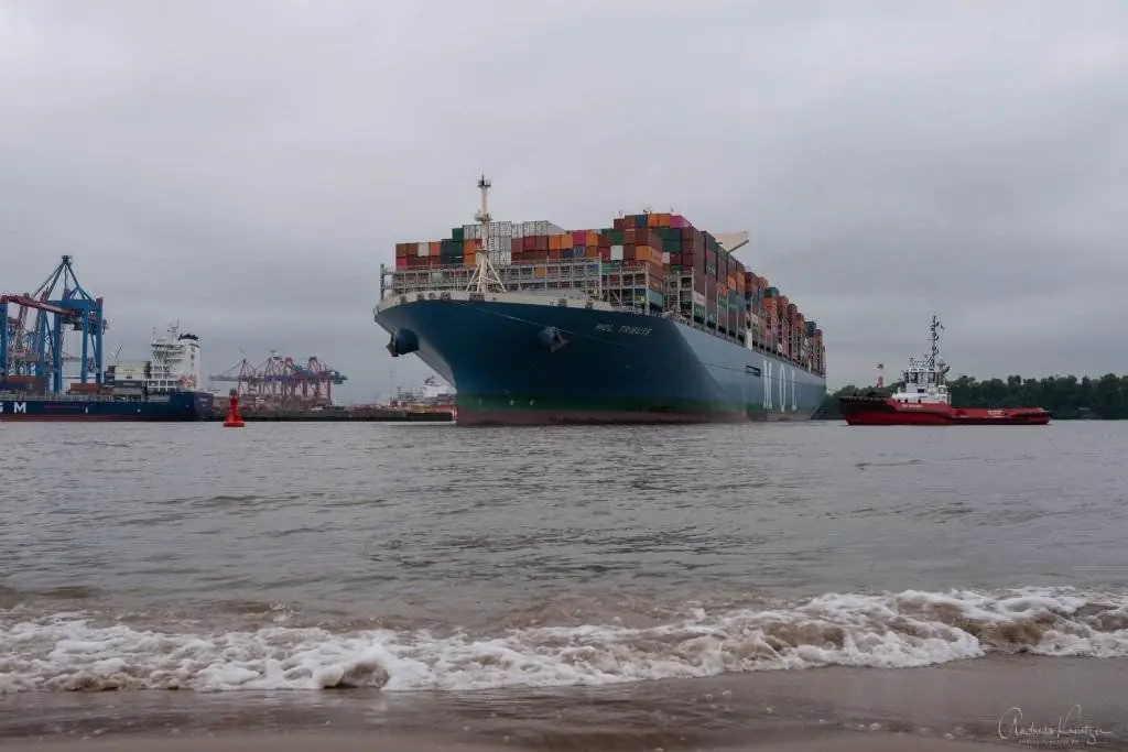 Containerschiff Mol Tribute
