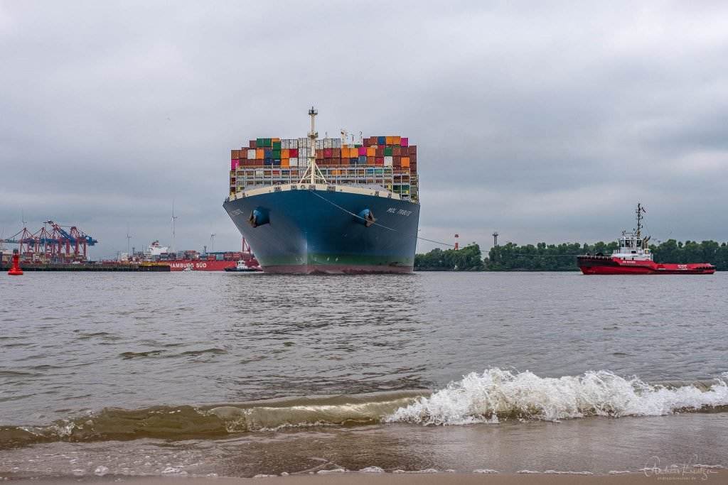 Containerschiff Mol Tribute