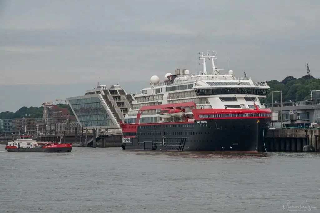 Roald Amundsen am Cruise Center Altona