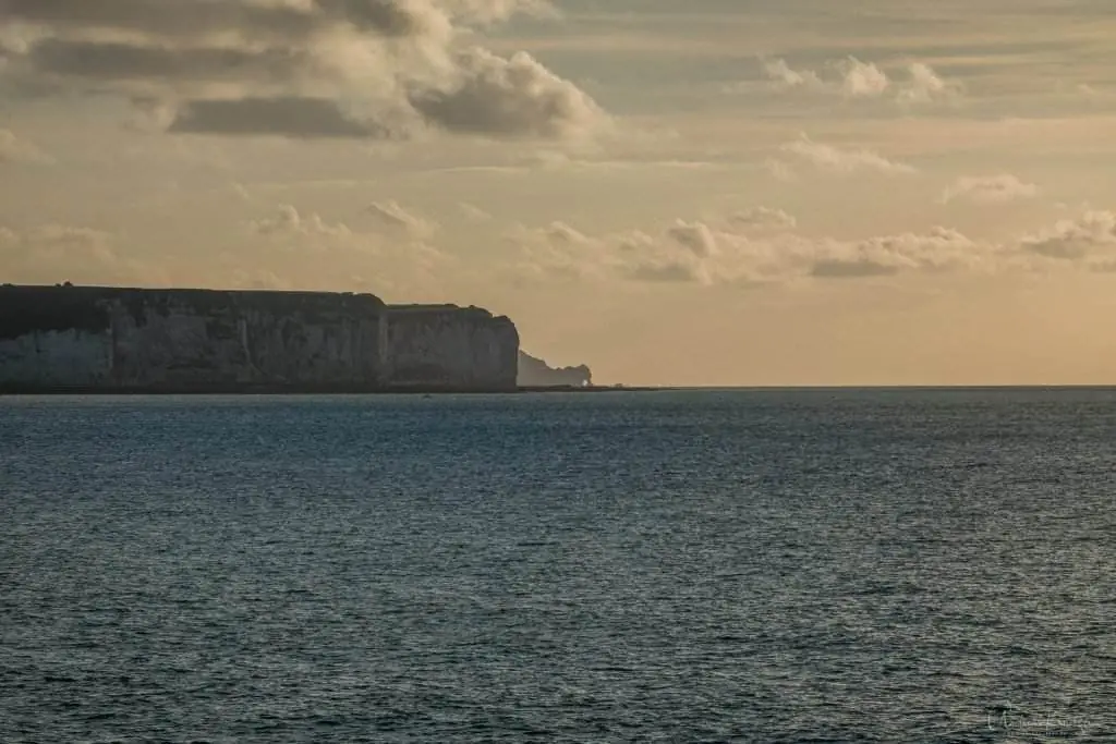 Blick zu den Klippen von Etretat