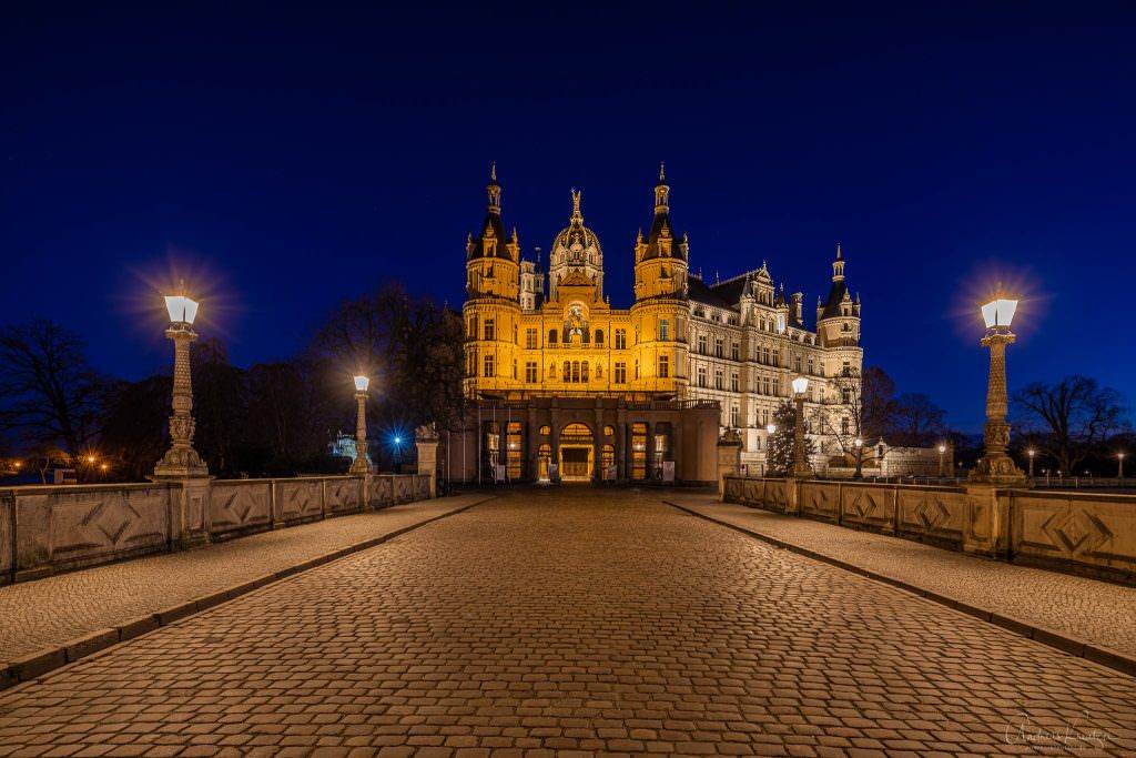 Schweriner Schloss zur blauen Stunde