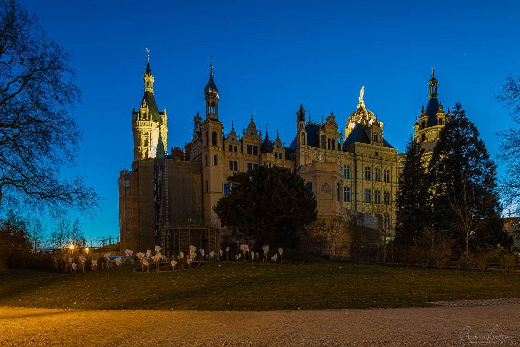 Schweriner Schloss zur blauen Stunde