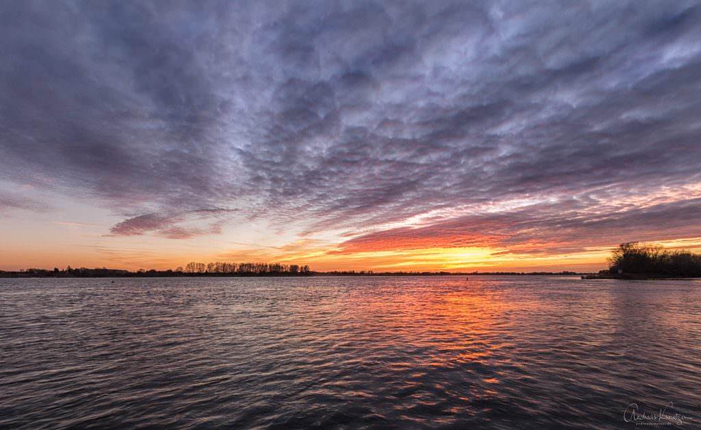 Sonnenuntergang an der Elbe 080215 II