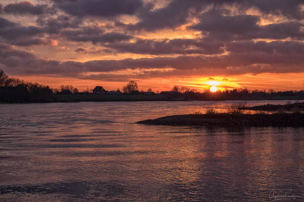 Sonnenuntergang an der Elbe 291214