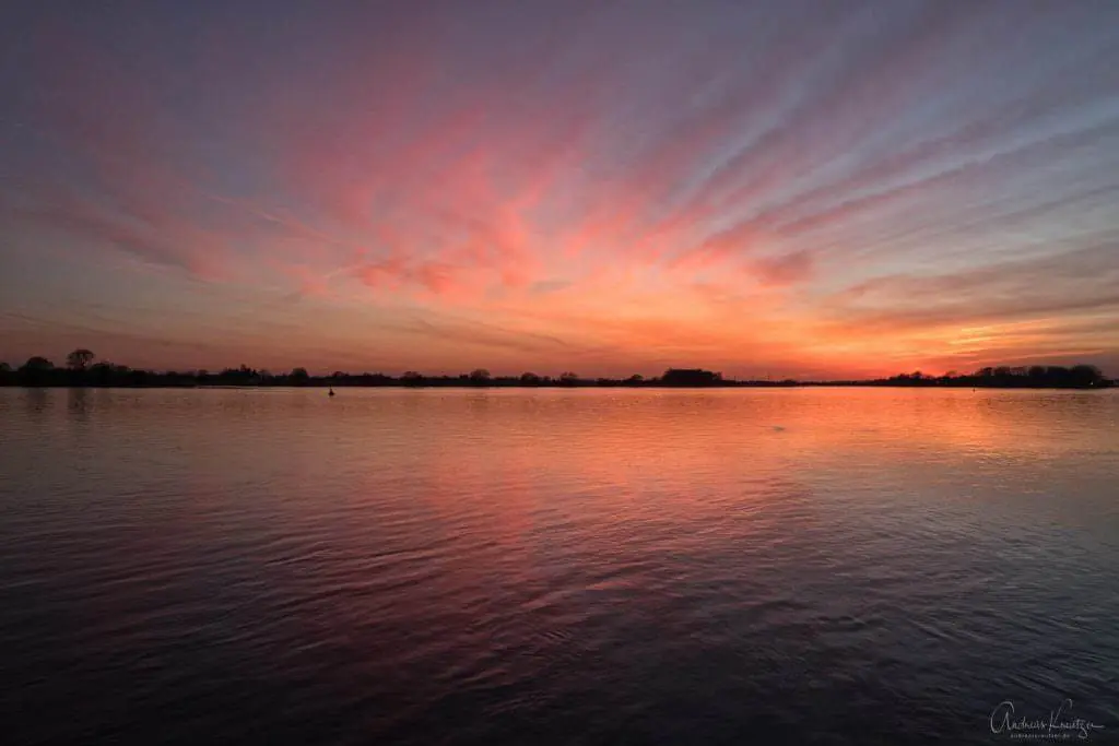 Sonnenuntergang an der Elbe