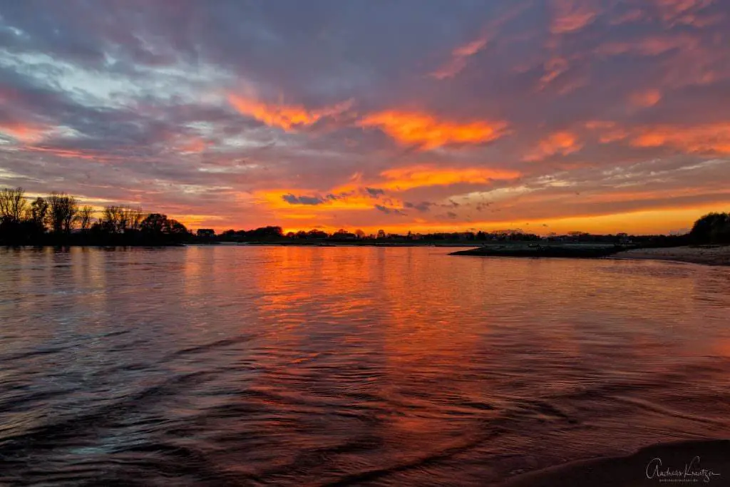 Sonnenuntergang an der Elbe IV