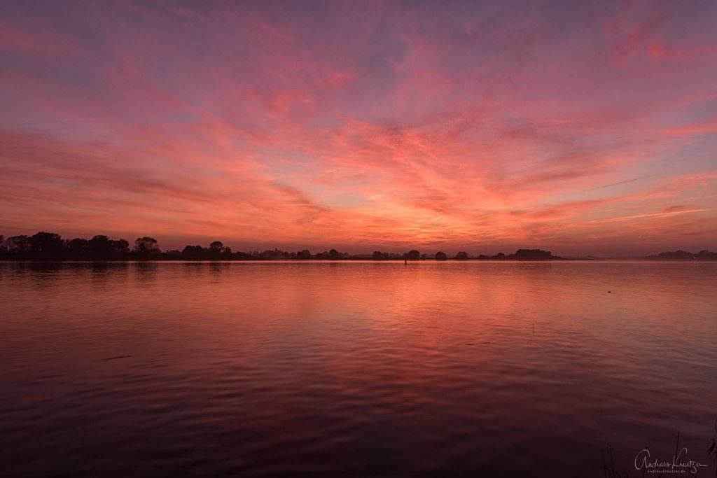 Sonnenuntergang an der Elbe IV