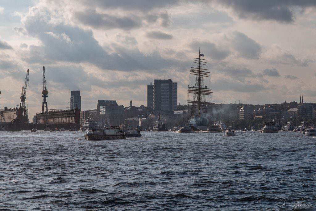 Rückkehr der historische Viermastbark "Peking" nach Hamburg