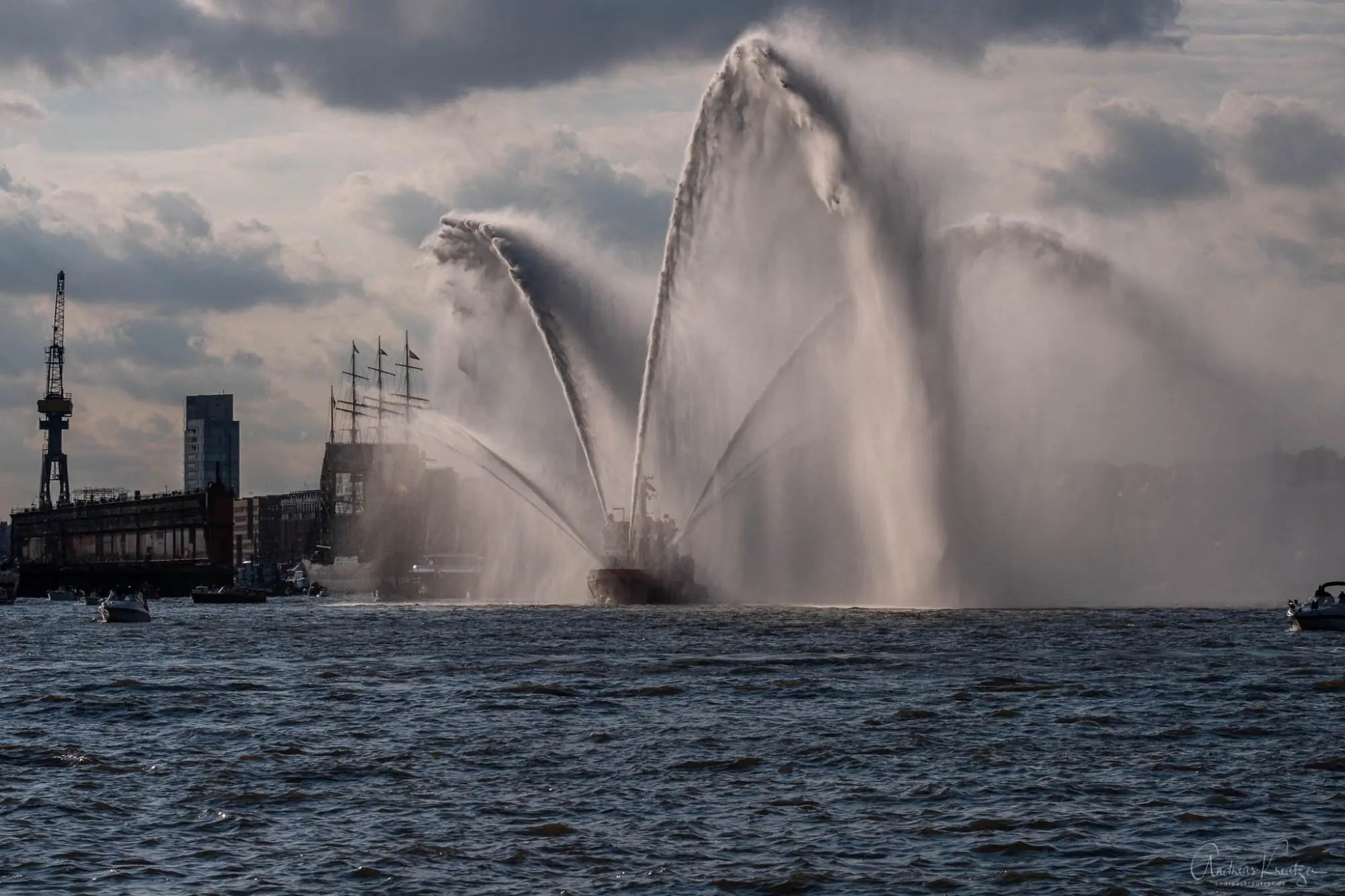 Rückkehr der historische Viermastbark "Peking" nach Hamburg