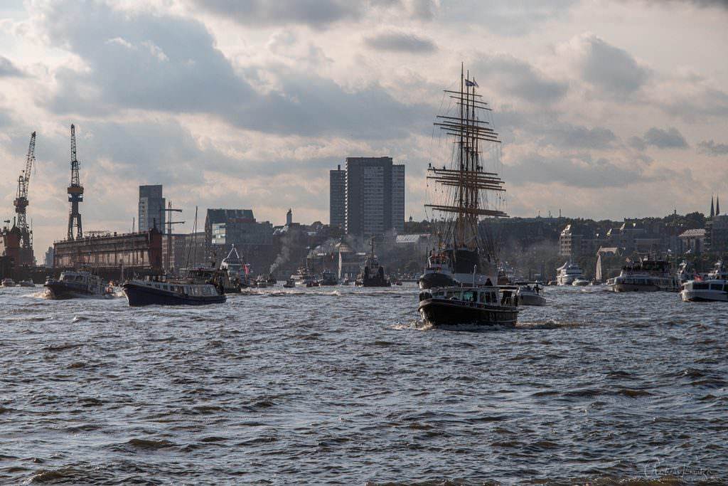 Rückkehr der historische Viermastbark "Peking" nach Hamburg