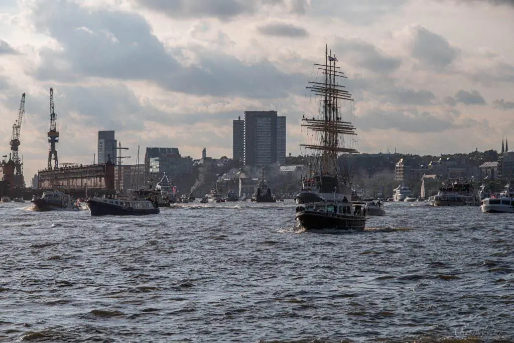Rückkehr der historische Viermastbark "Peking" nach Hamburg