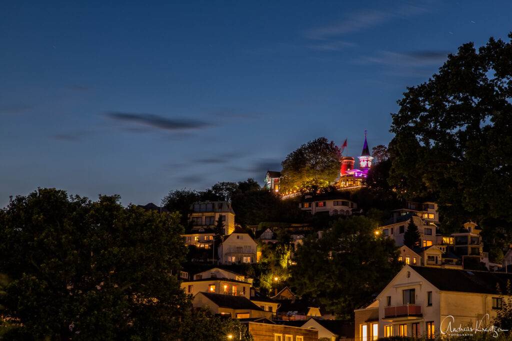 Blick auf den Süllberg in Hamburg Blankenese.