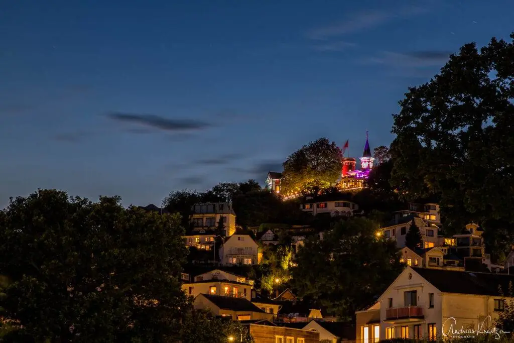 Blick auf den Süllberg in Hamburg Blankenese.