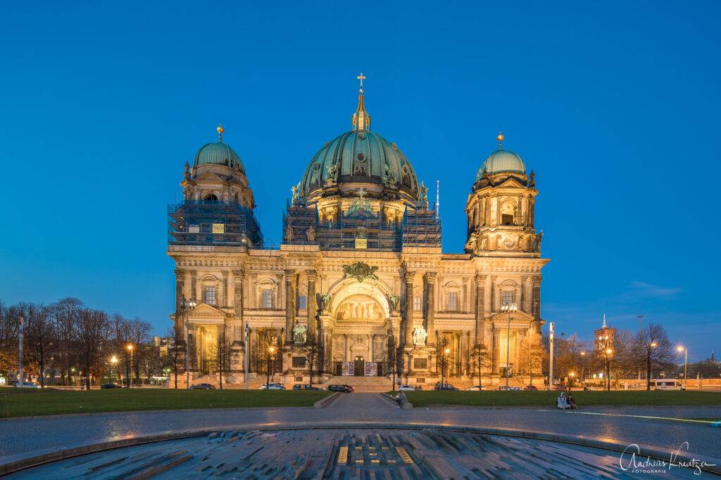 Berliner Dom zur blauen Stunde