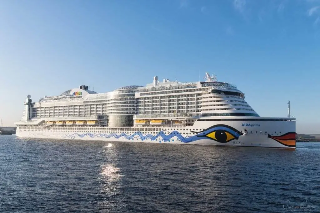 AIDAprima beim  Anlegen