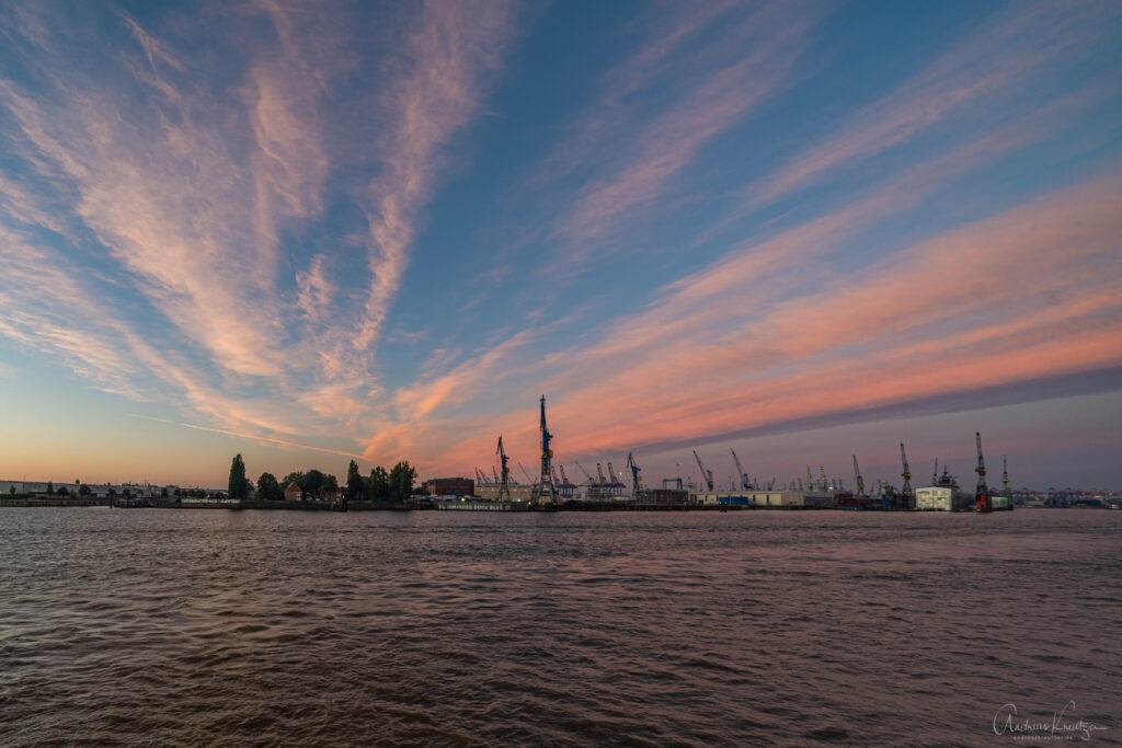 Sonnenaufgang am Hafen