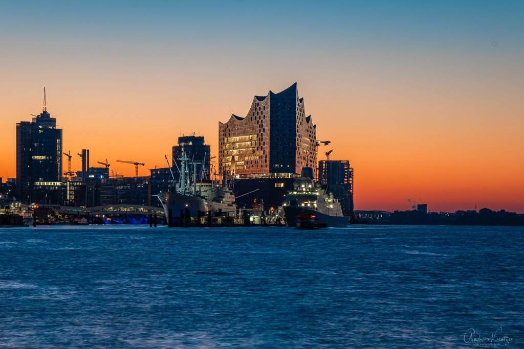 Sonnenaufgang am Hafen