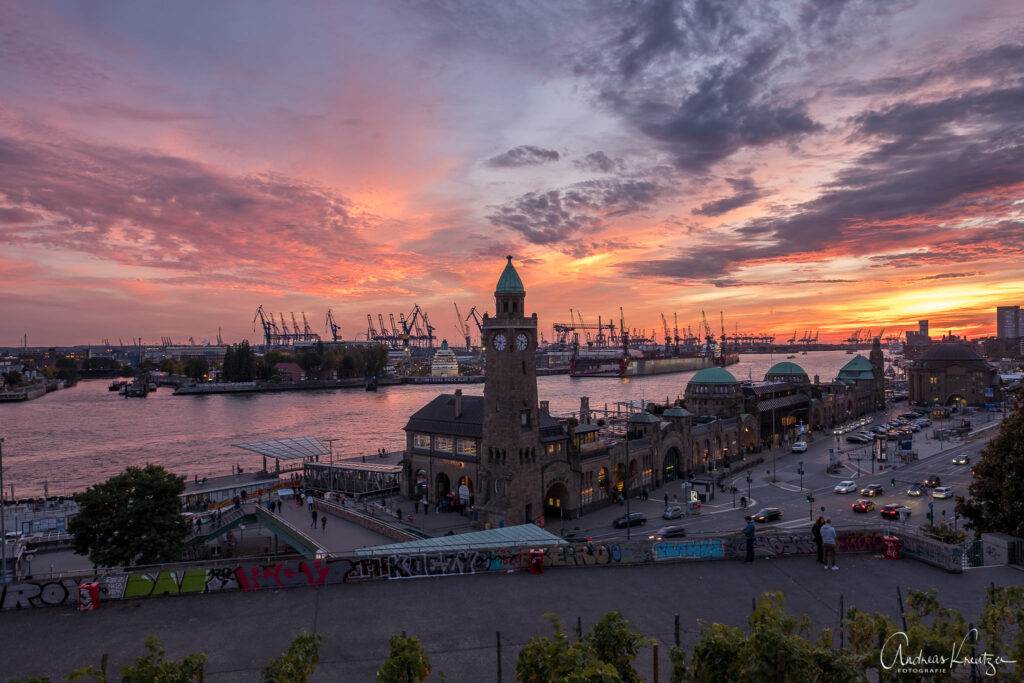 Sonnenuntergang am Hamburger Hafen