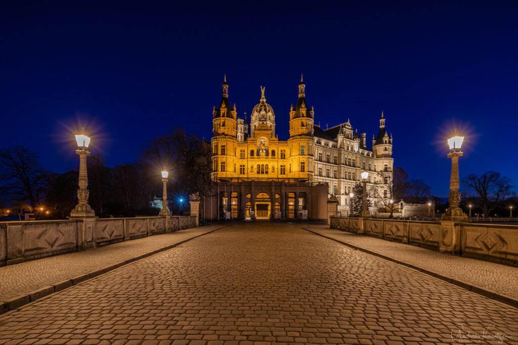 Schweriner Schloss zur blauen Stunde