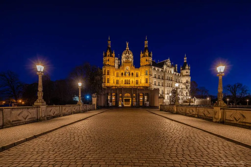 Schweriner Schloss zur blauen Stunde
