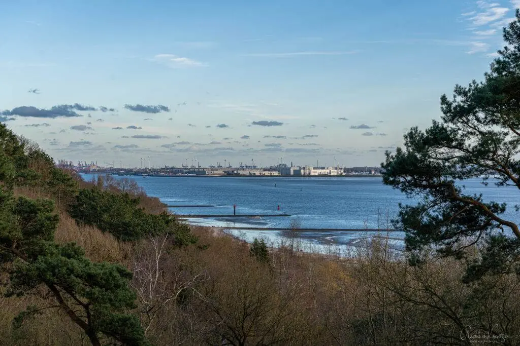 Blick vom Sven Simon Park auf die Elbe
