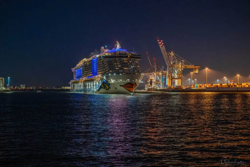 AIDAcosma am 19.03.22 in Hamburg