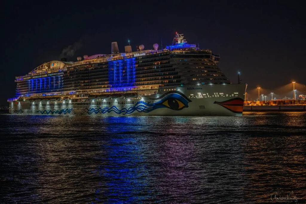 AIDAcosma am 19.03.22 in Hamburg