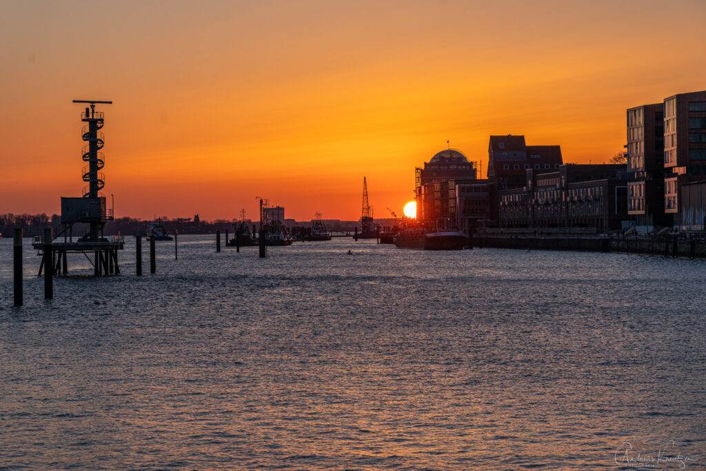Sonnenuntergang am Hafen