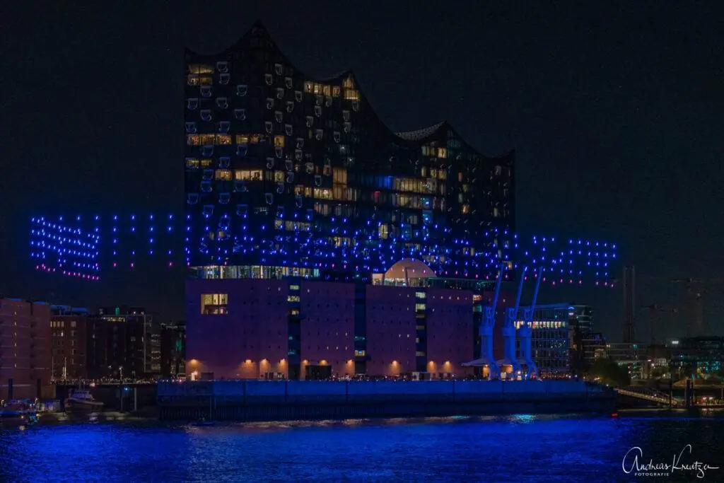 Geburtstag der Elbphiharmonie mit Drohnenshow