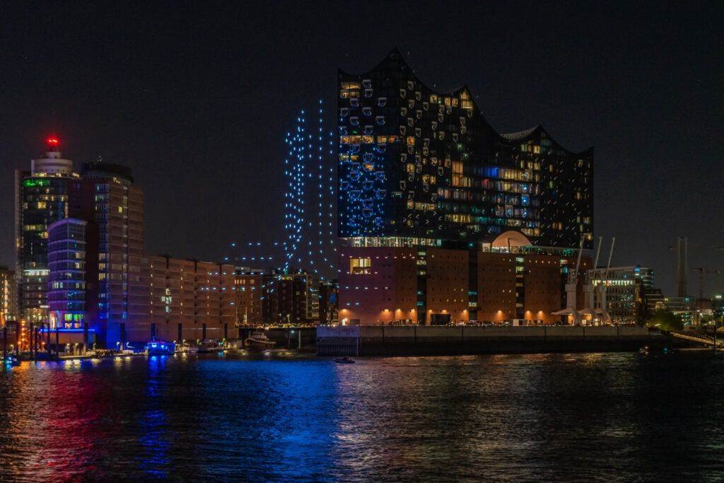 Geburtstag der Elbphiharmonie mit Drohnenshow