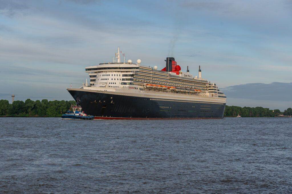 Queen Mary 2 in Hamburg