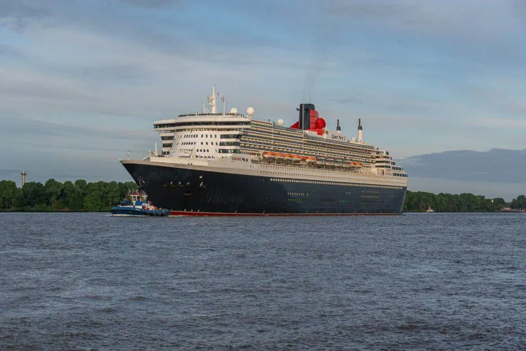 Queen Mary 2 in Hamburg