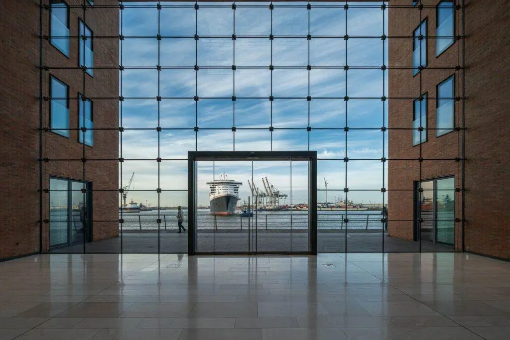 Queen Mary 2 in Hamburg
