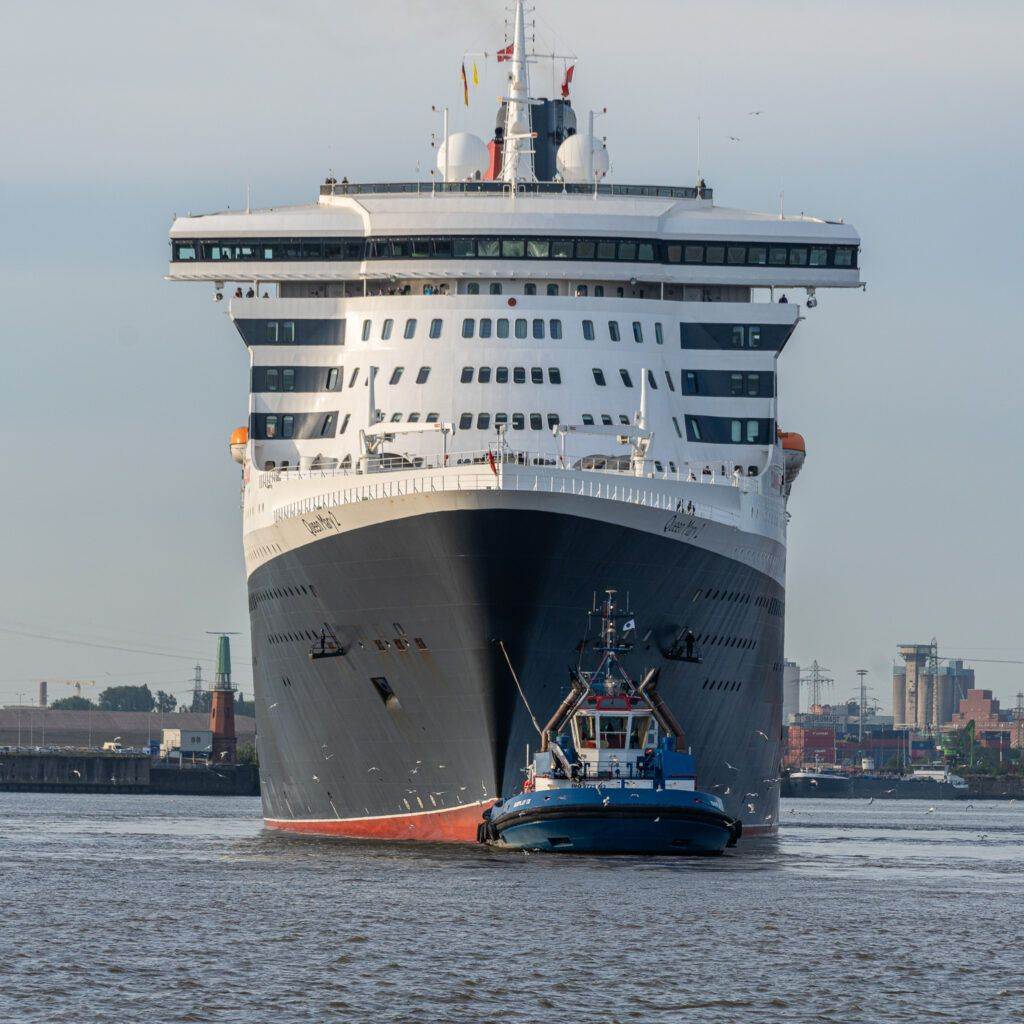 Queen Mary 2 in Hamburg