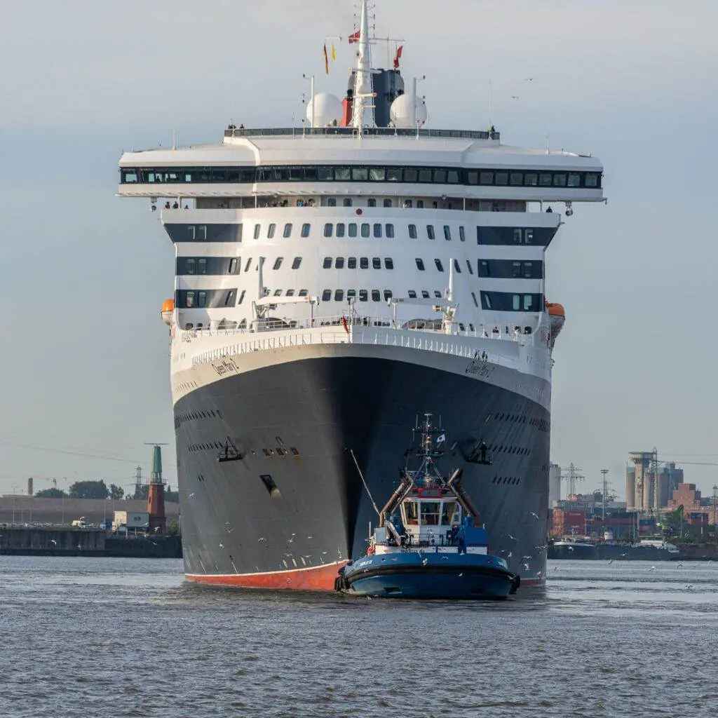 Queen Mary 2 in Hamburg