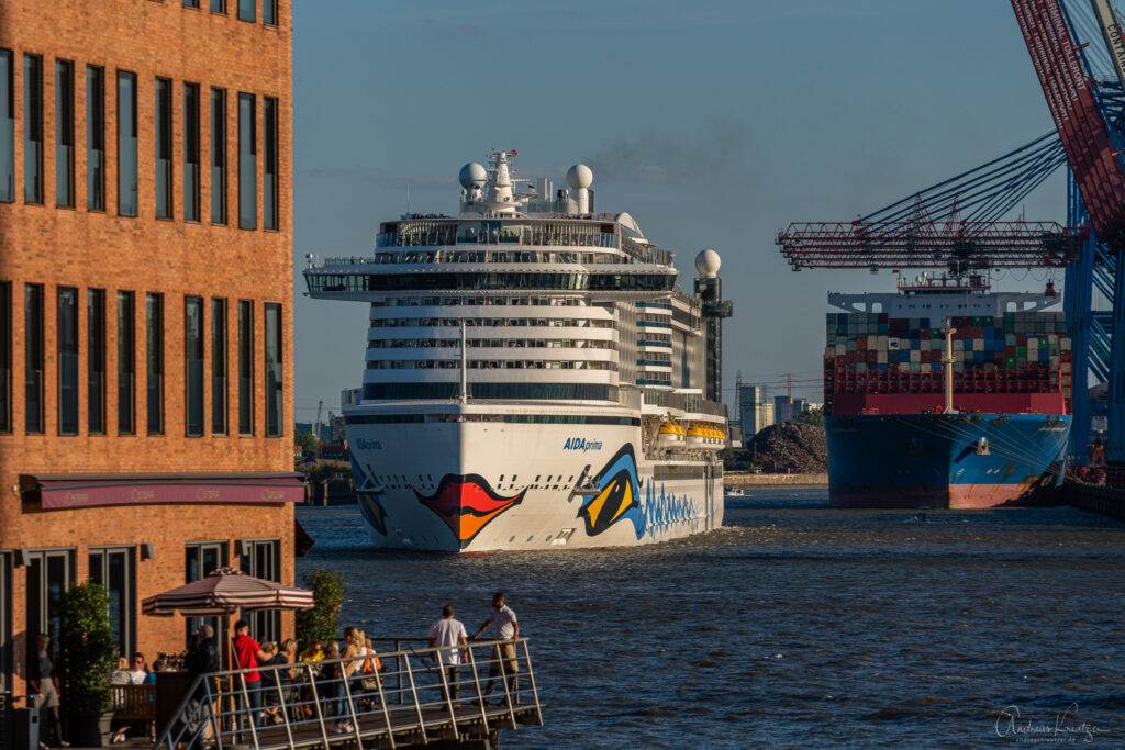 AIDAprima in Hamburg