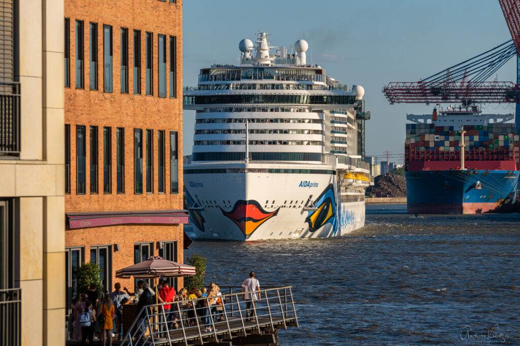 AIDAprima in Hamburg