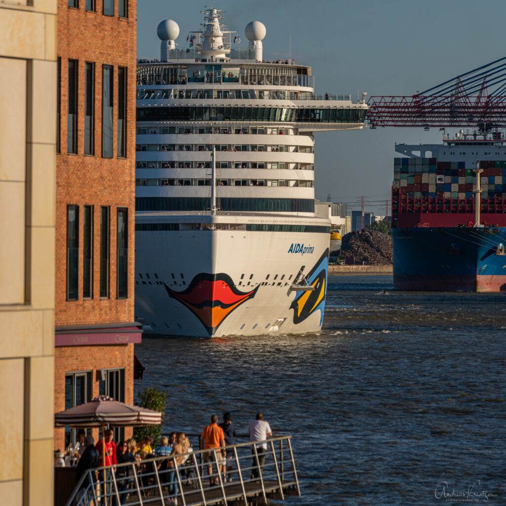 AIDAprima in Hamburg