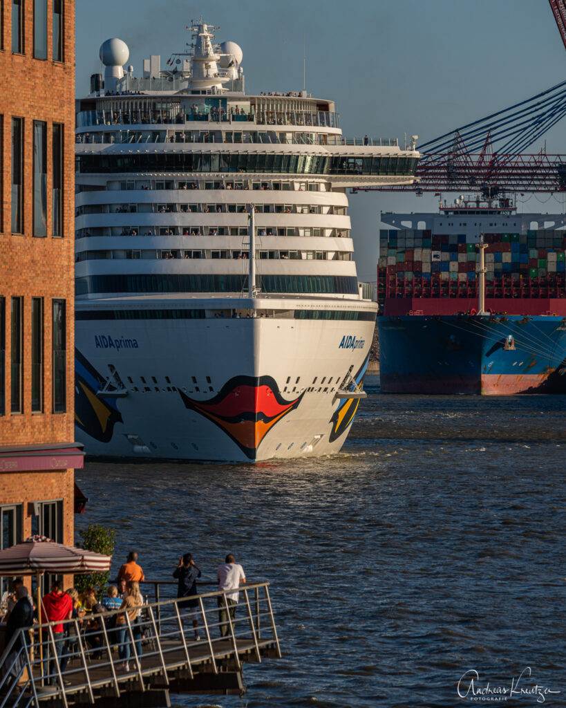 AIDAprima in Hamburg