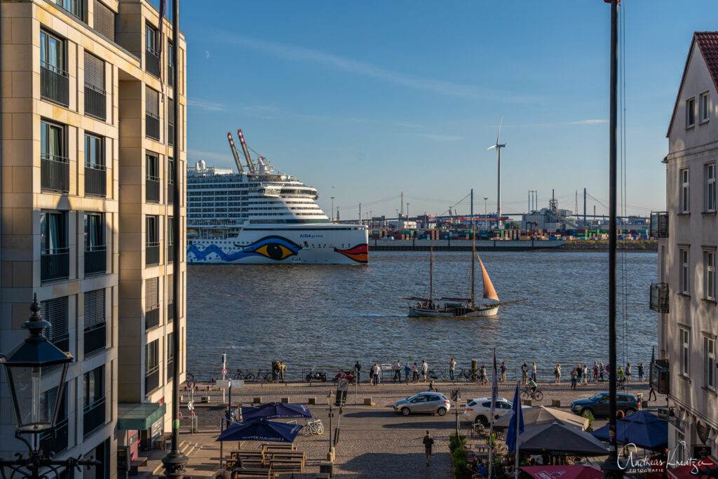 AIDAprima in Hamburg