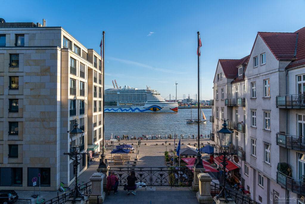 AIDAprima in Hamburg
