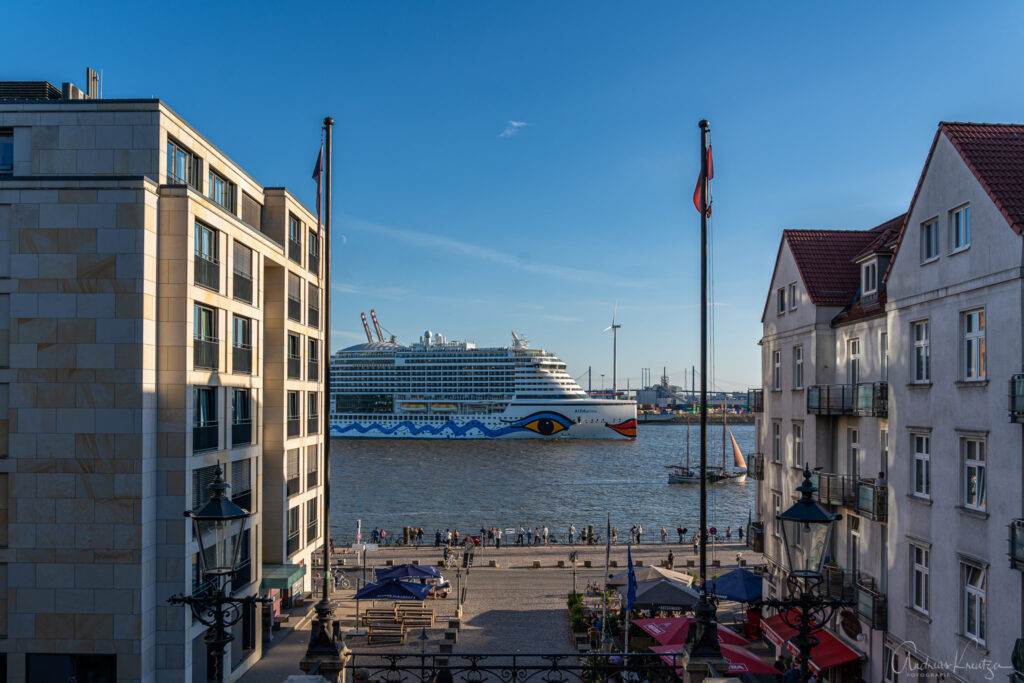 AIDAprima in Hamburg